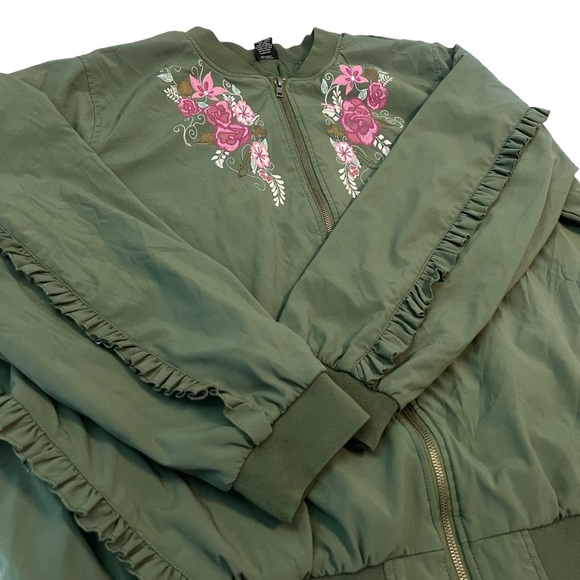 Torrid Disney Floral Ruffle Bomber Jacket Green Plus Size 4 Embroidered - Picture 4 of 9